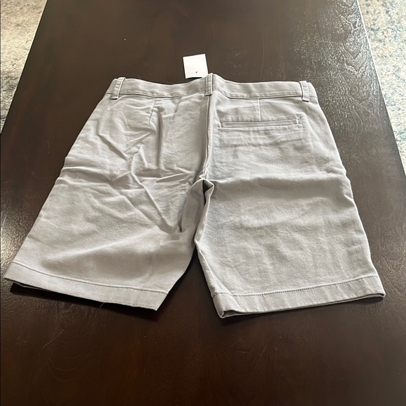 J Crew Boy’s Gray Flat Front Shorts with Relaxed Fit, Size 10 NWT. - Picture 2 of 2